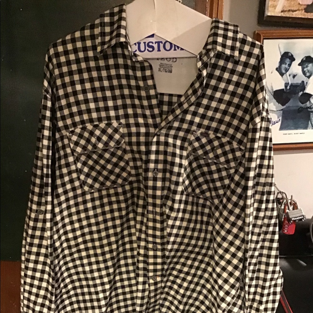 IZOD CHECKERED BUTTON UP COLORED SHIRT